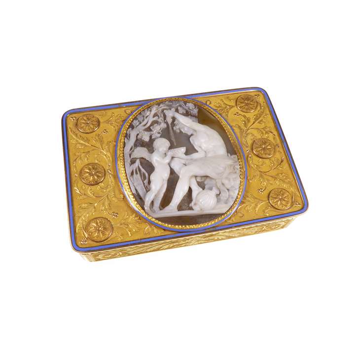 Rectangular gold box with cameo of Bacchus and Cupid